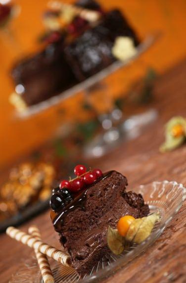 Tortul Super Chocolate acum pe www.etorturi.ro