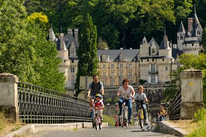 Bilet de vacanta cu invitatie la masa