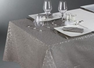 Fata de masa gri