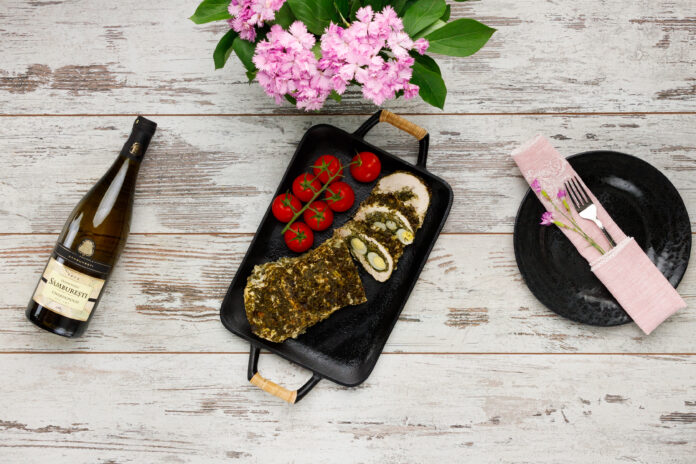 Piept de curcan umplut cu verdeturi si oua de prepelita