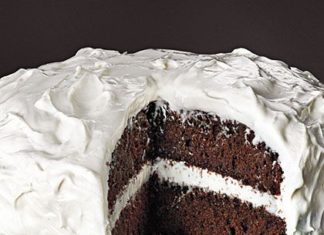 Tort cu ciocolata si glazura cremoasa