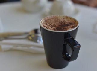 Ciocolata calda, cu lapte praf degresat