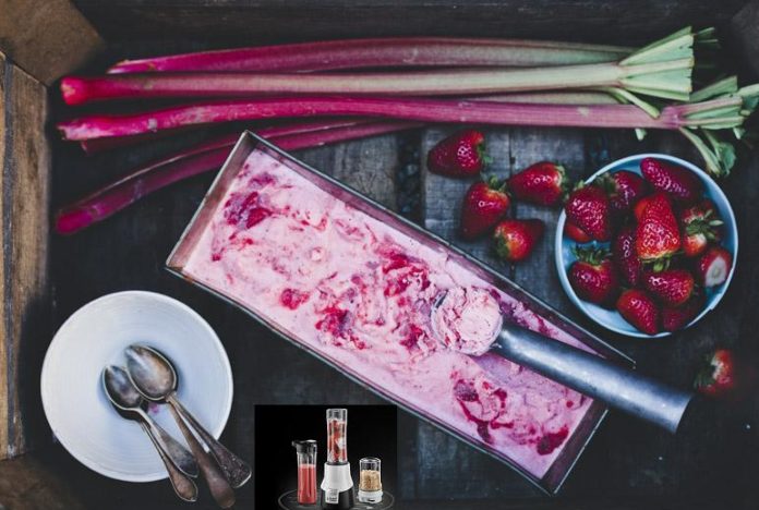 Inghetata de rabarbar si capsuni