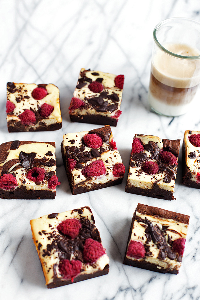 Brownie cu branza, ciocolata si zmeura