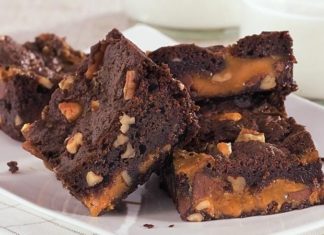 Brownie cu caramel