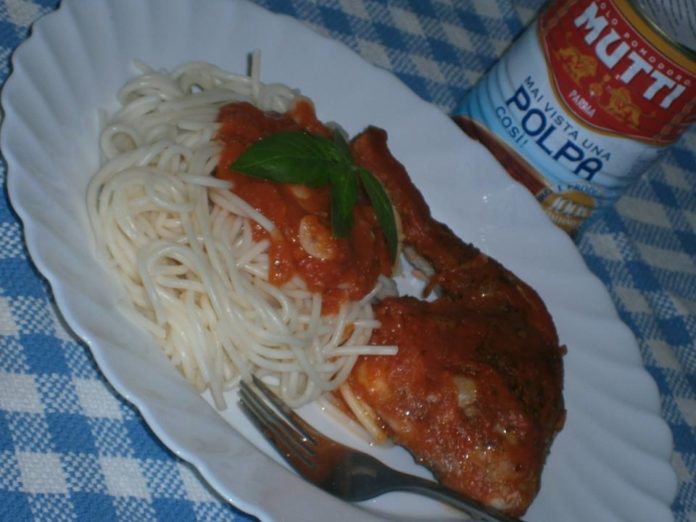 Spaghete cu pui si Mutti, pulpa de rosii