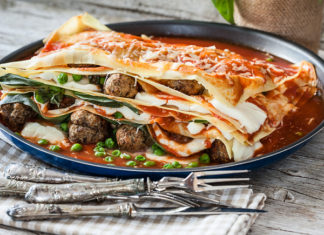 Lasagna cu chiftelute