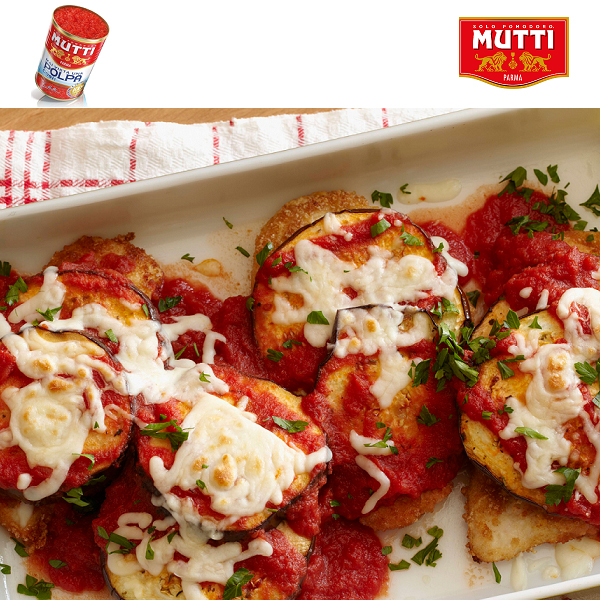 Pui cu parmezan si sos Mutti Pui cu parmezan si sos Mutti