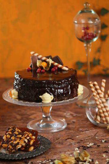 Tortul Super Chocolate acum pe www.etorturi.ro