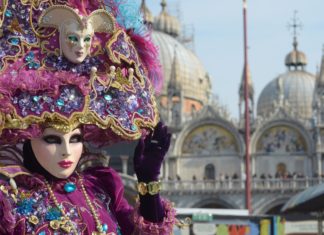 A inceput Carnavalul de la Venetia