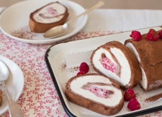 Rulada de inghetata cu cafea si zmeura