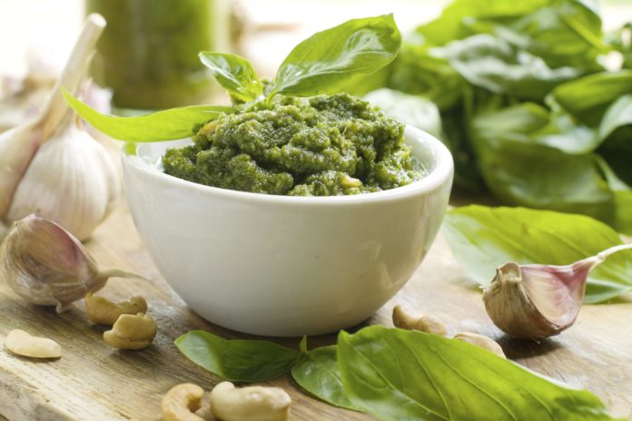Sos pentru spaghete al pesto Sos pentru spaghete al pesto
