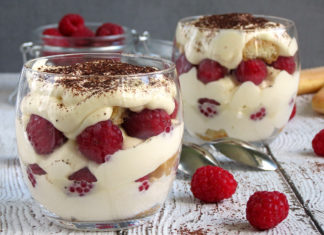 Tiramisu_cu_zmeura_si_alune