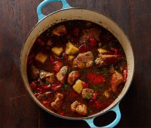 tocanita de cartofi cu carne de porc